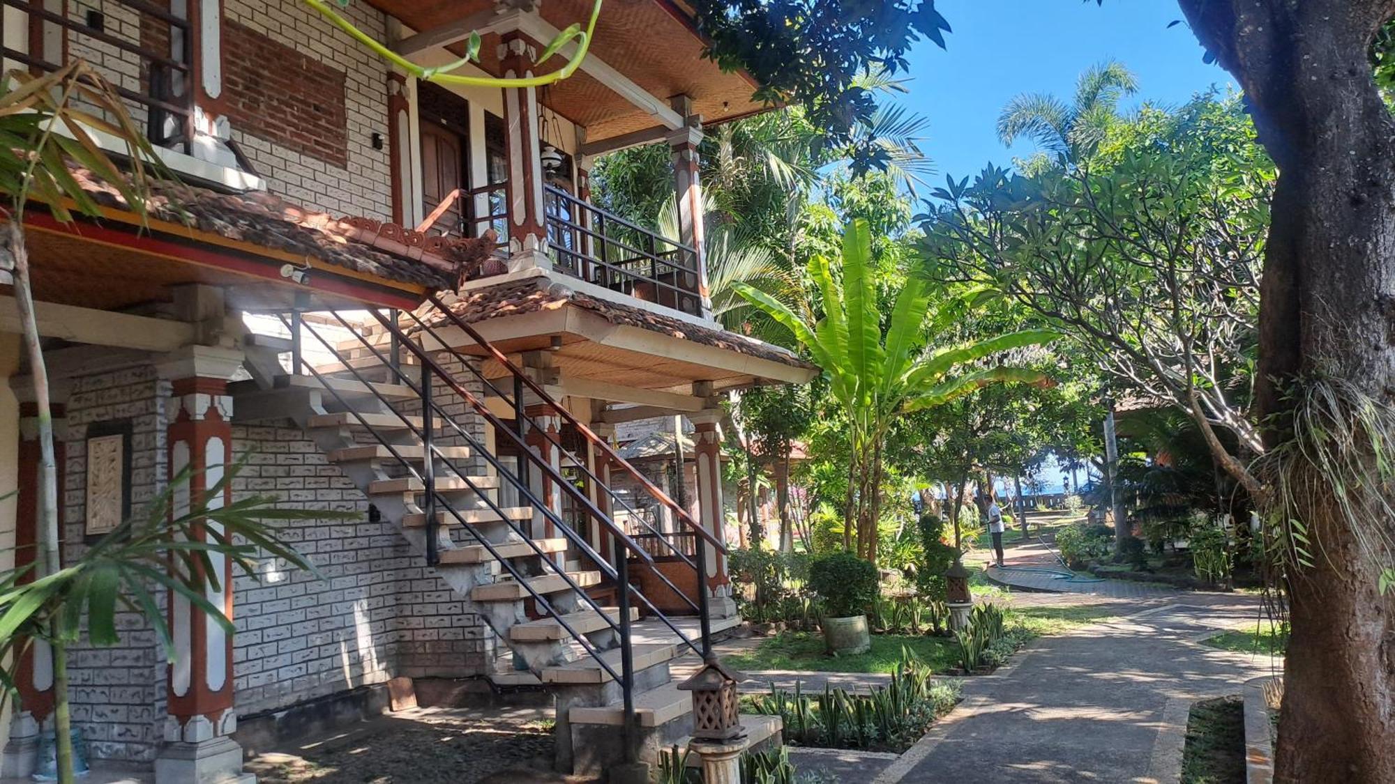 Lovina Beach Hotel Экстерьер фото